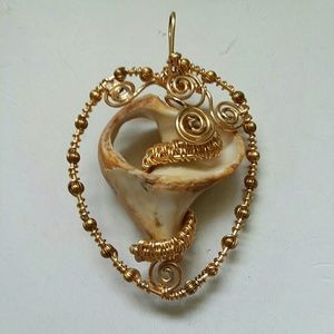 Handmade wire wrap shell pendant